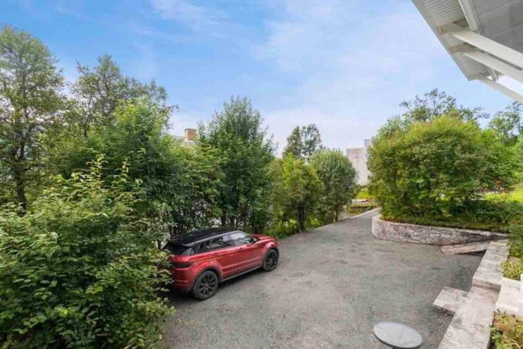 Central Apartment In Tromso With Parking Place Exterior photo